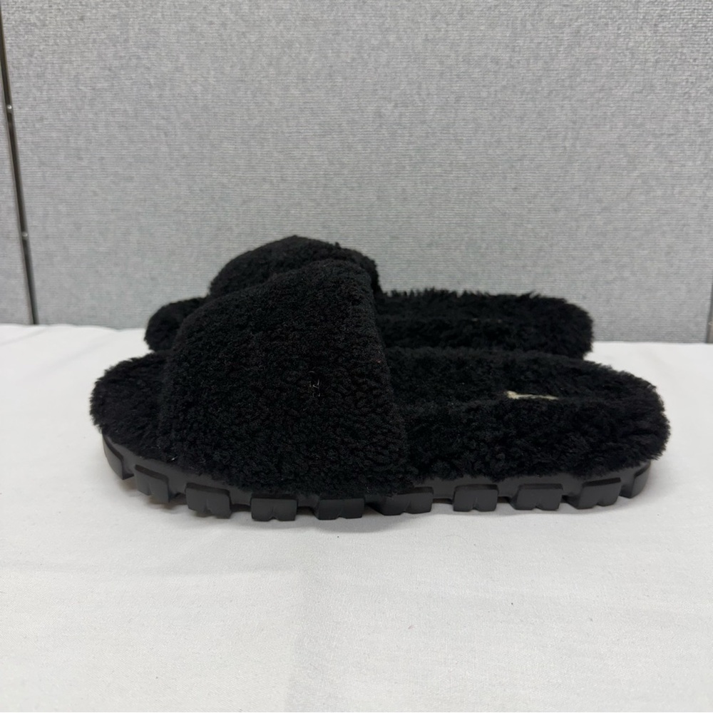 UGG Women's Cozette Black Slide
Sandals Slippers - Picture 2 of 7